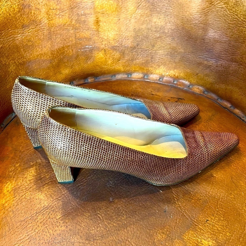 BOTTEGA VENETA Tan Embossed Leather Pumps Size 9.5B - Picture 5 of 9